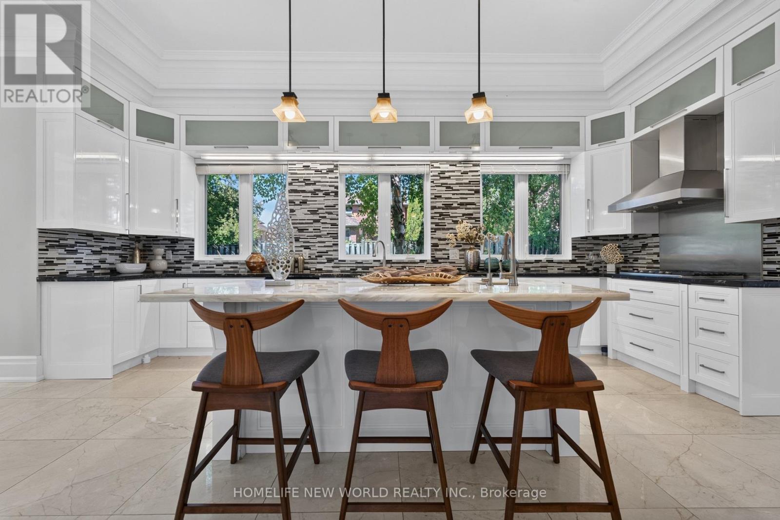 128 Garden Avenue, Richmond Hill, ON