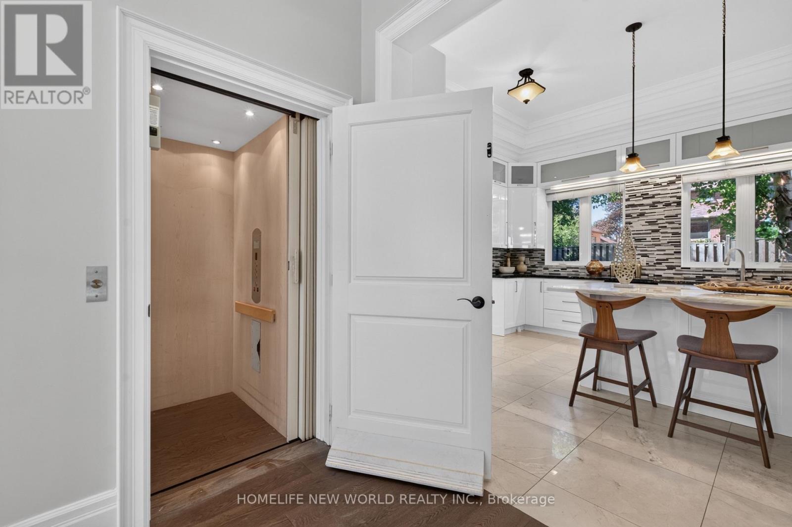128 Garden Avenue, Richmond Hill, ON