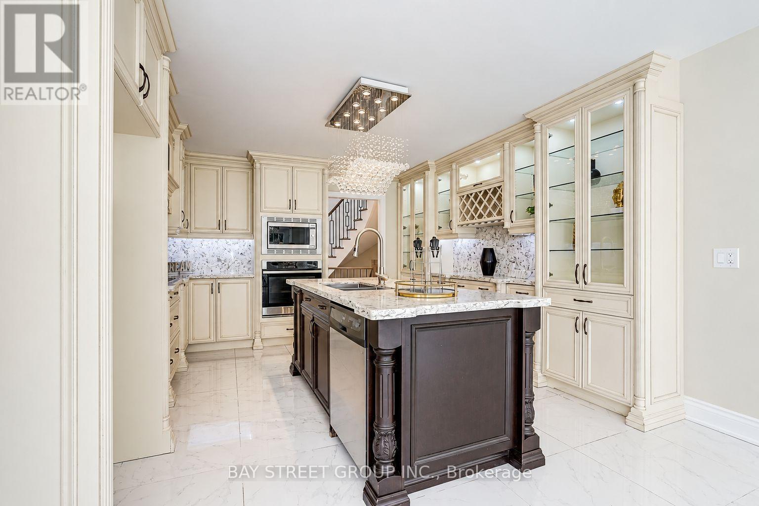 411 Weldrick Road E, Richmond Hill, ON