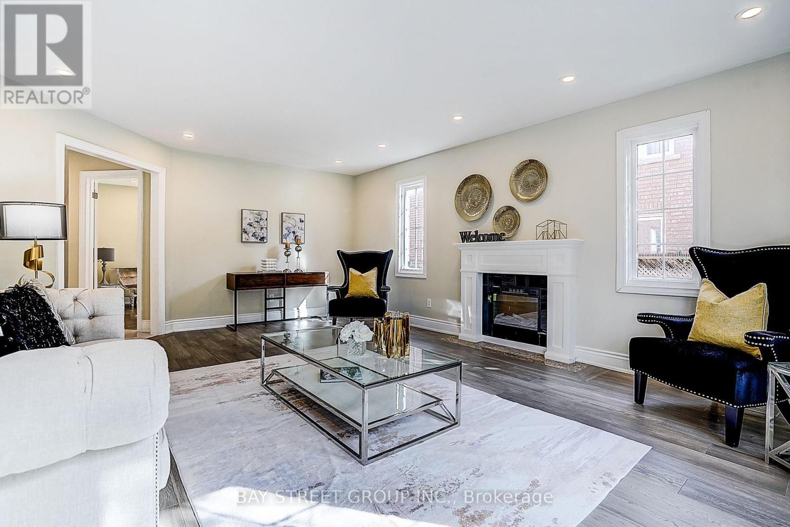 411 Weldrick Road E, Richmond Hill, ON