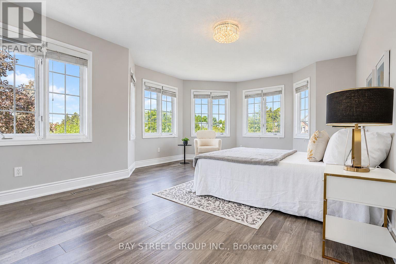 411 Weldrick Road E, Richmond Hill, ON