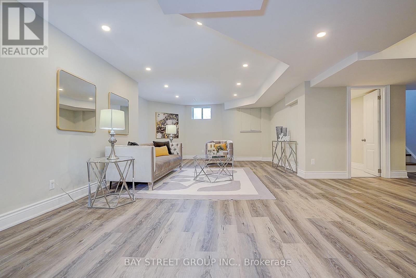 411 Weldrick Road E, Richmond Hill, ON