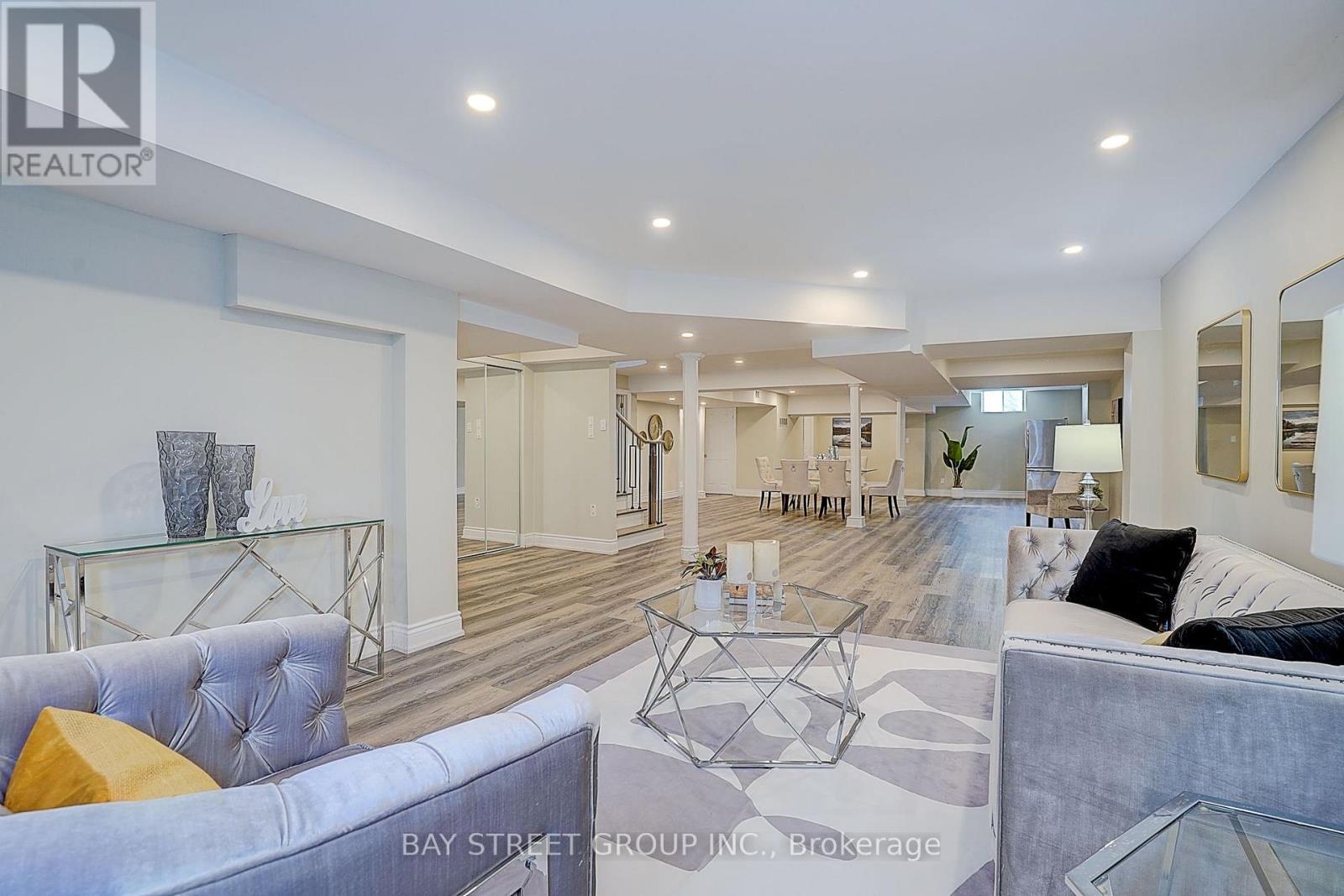 411 Weldrick Road E, Richmond Hill, ON
