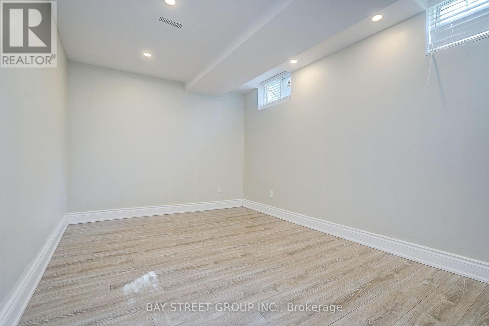 411 Weldrick Road E, Richmond Hill, ON