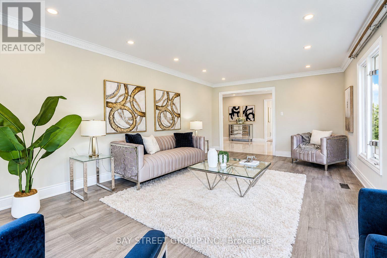 411 Weldrick Road E, Richmond Hill, ON