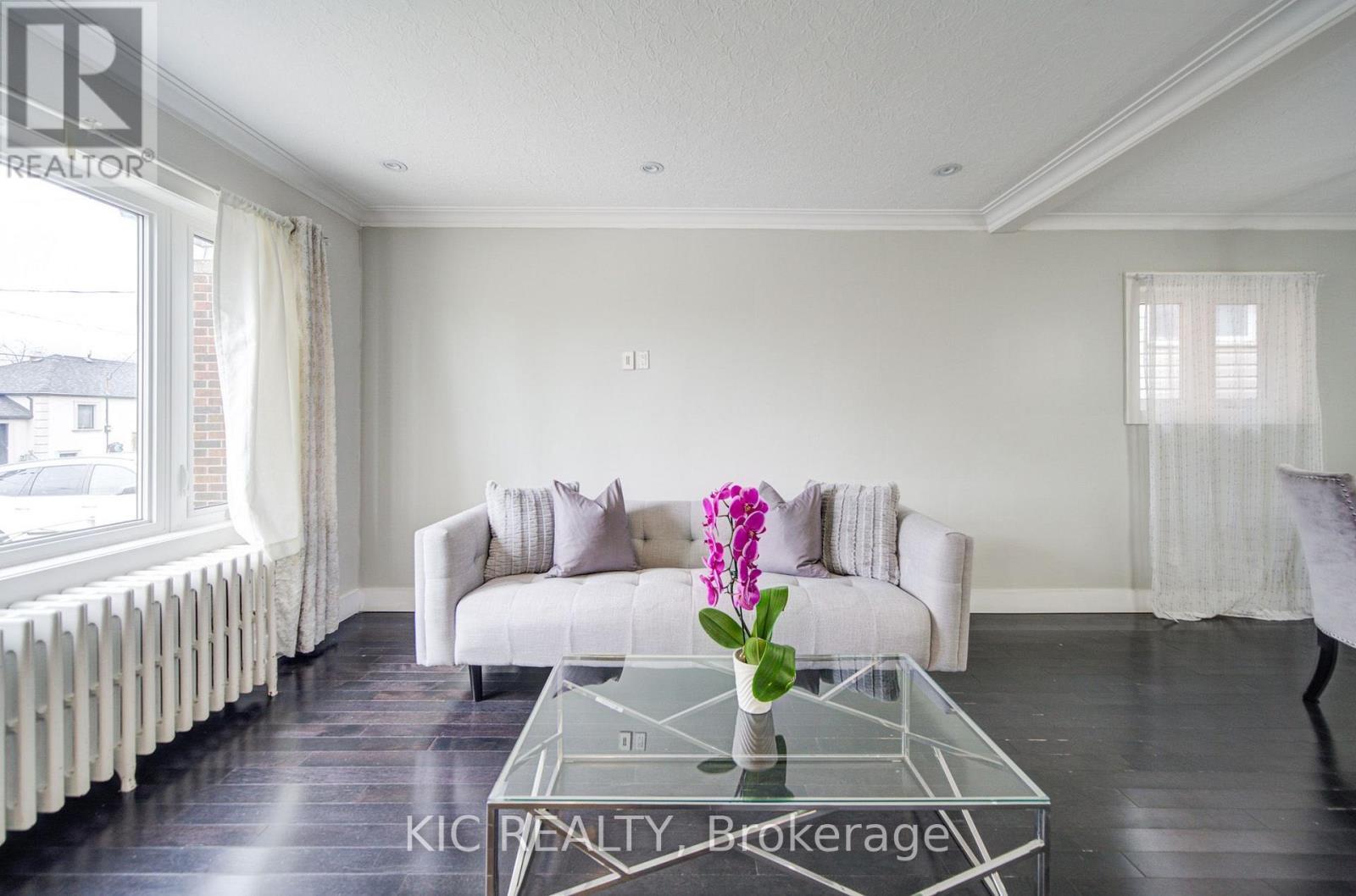 35 Montcalm Avenue Nw, Toronto, ON