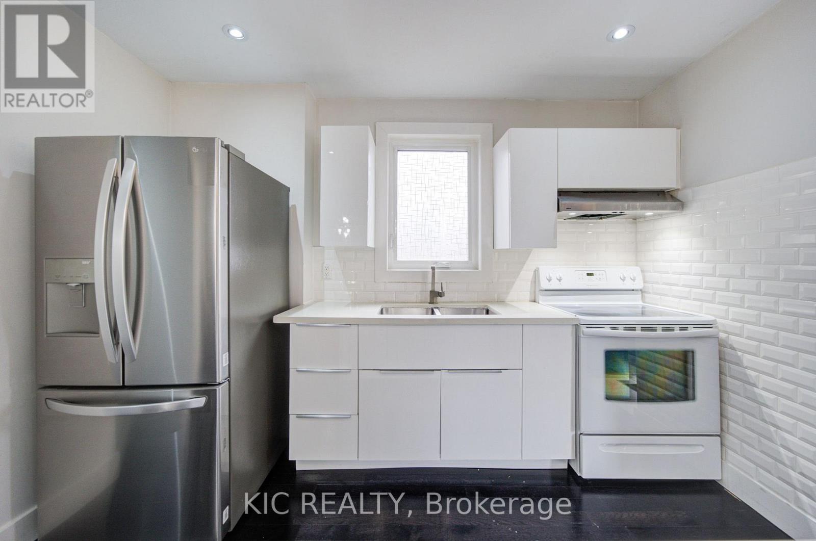 35 Montcalm Avenue Nw, Toronto, ON