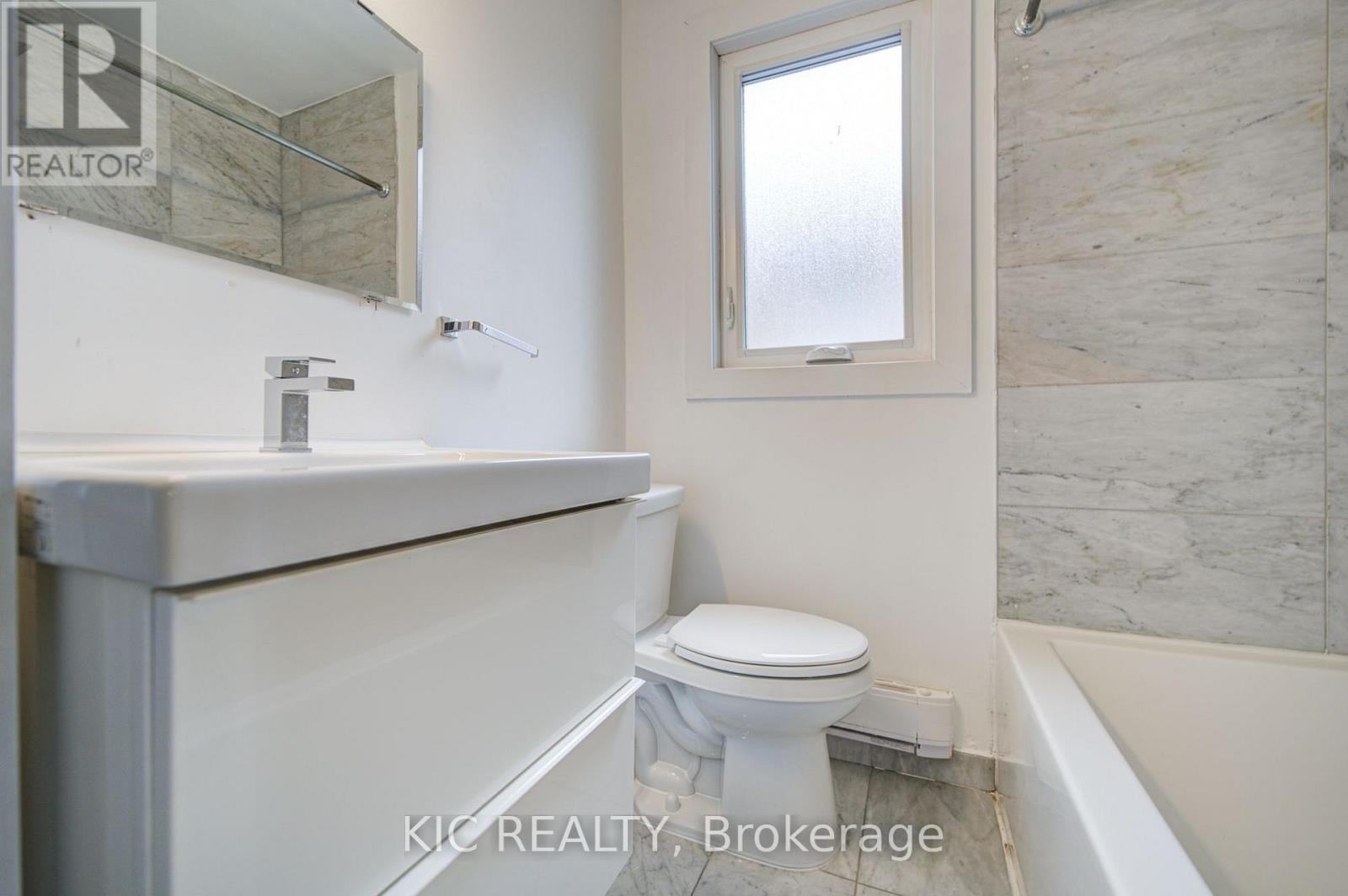 35 Montcalm Avenue Nw, Toronto, ON