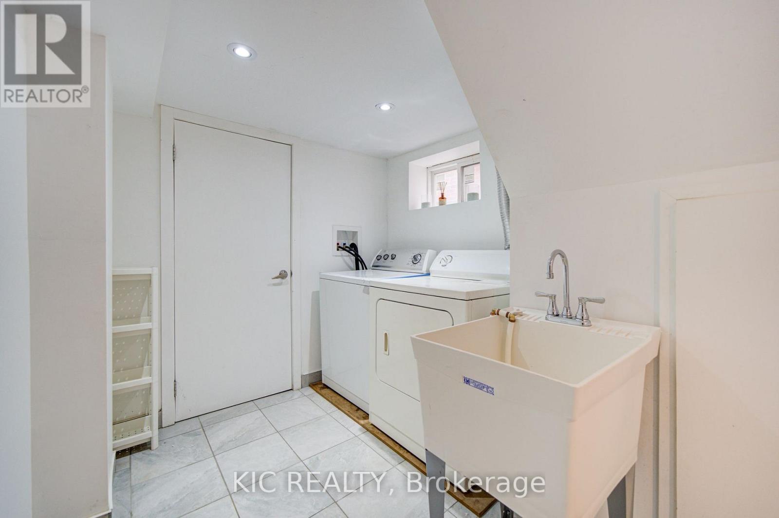 35 Montcalm Avenue Nw, Toronto, ON
