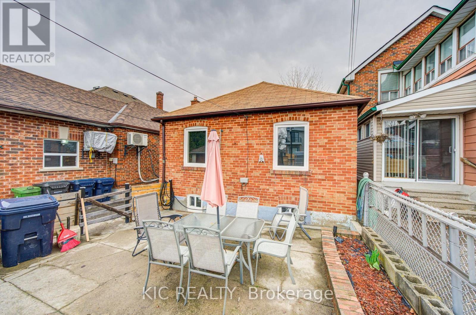35 Montcalm Avenue Nw, Toronto, ON