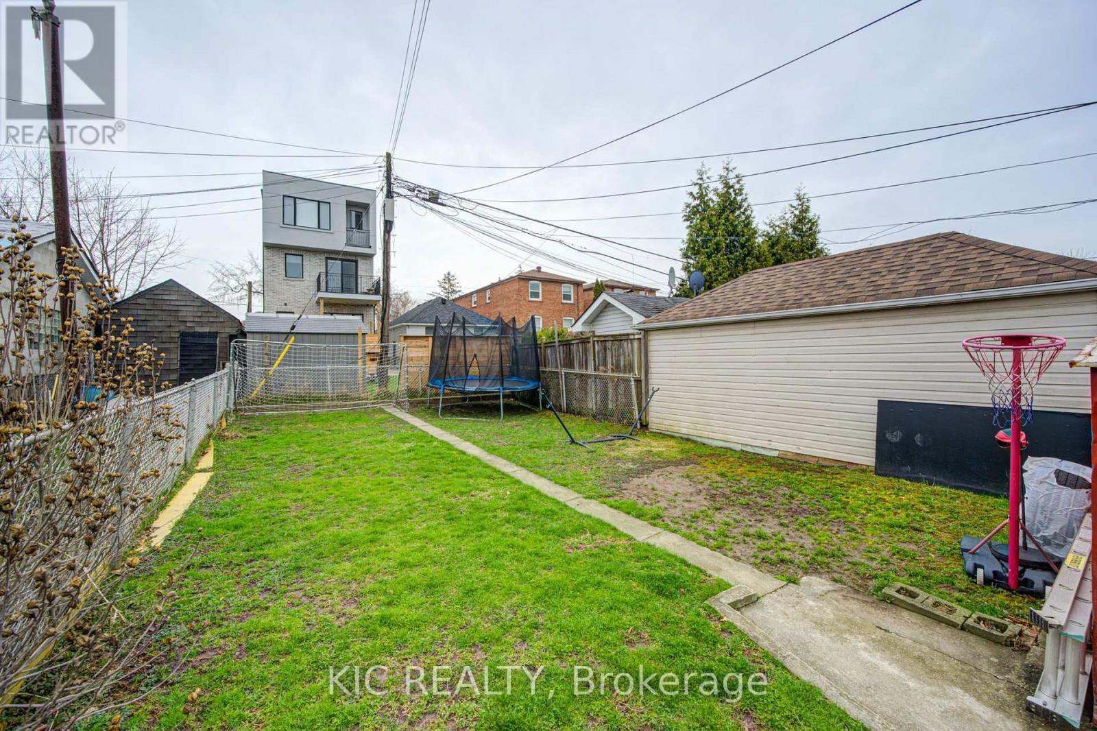 35 Montcalm Avenue Nw, Toronto, ON