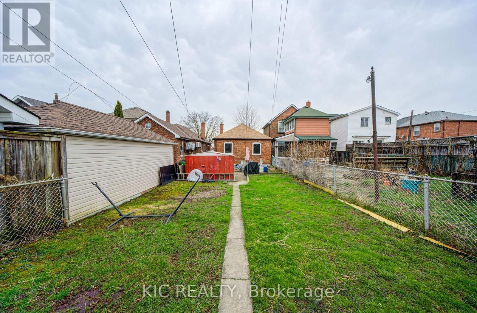 35 Montcalm Avenue Nw, Toronto, ON