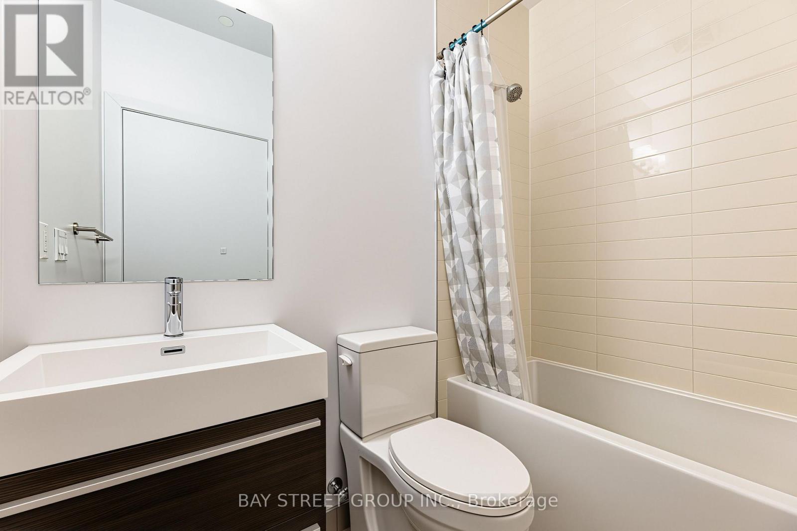 203 - 181 Bedford Road, Toronto, ON