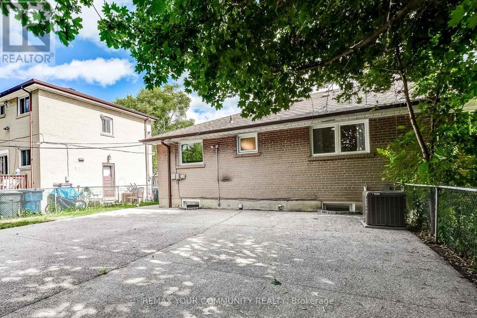 53 Glory Crescent, Toronto, ON
