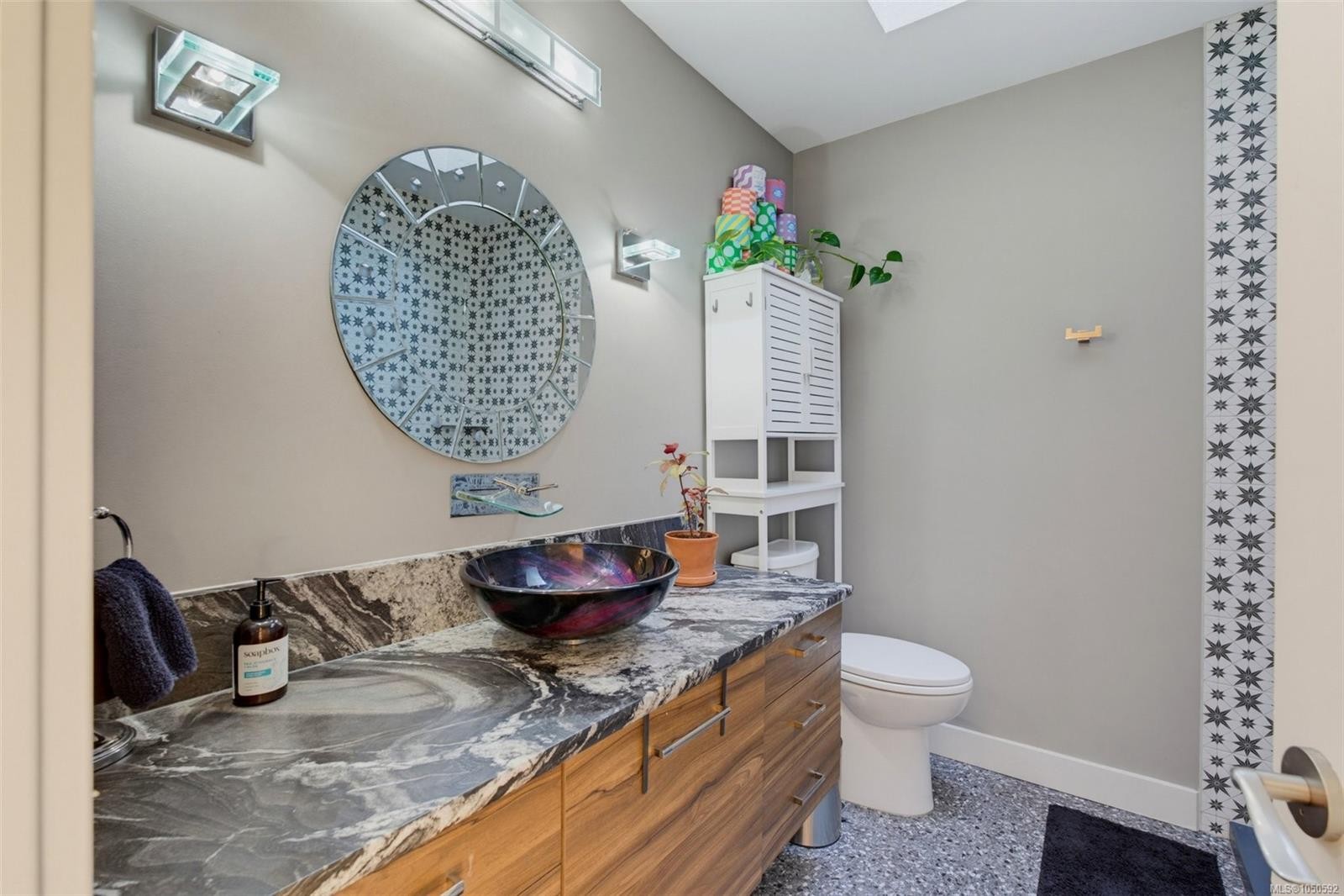 #2-20 Menzies St, Victoria, BC