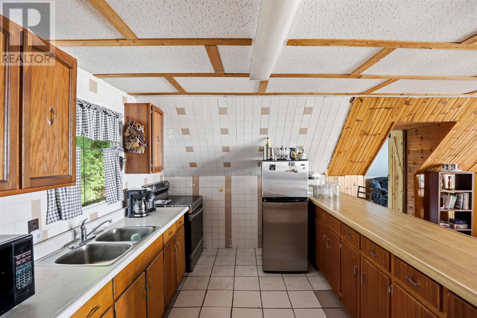 156 Kelly Creek Rd, Goulais River, ON