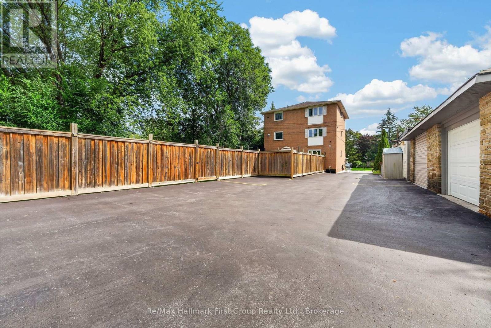 10 Lincoln Street, Ajax (Central West), ON