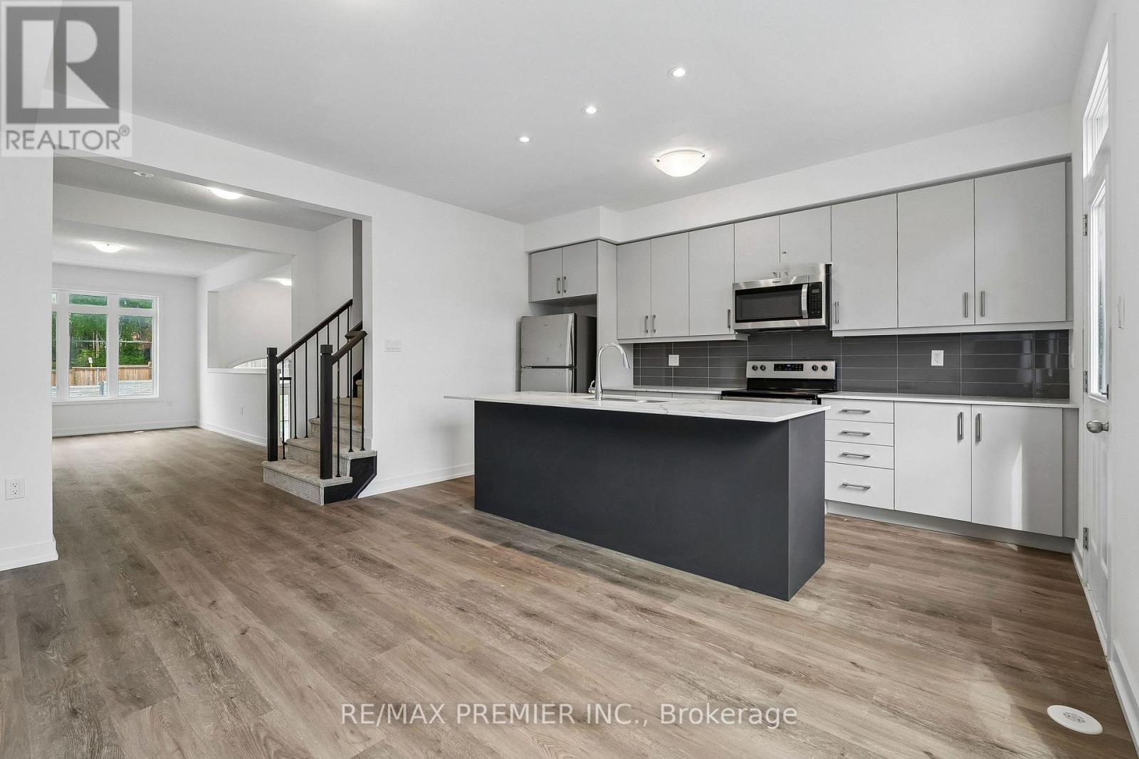 29 Lyall Stokes Circle, East Gwillimbury, ON