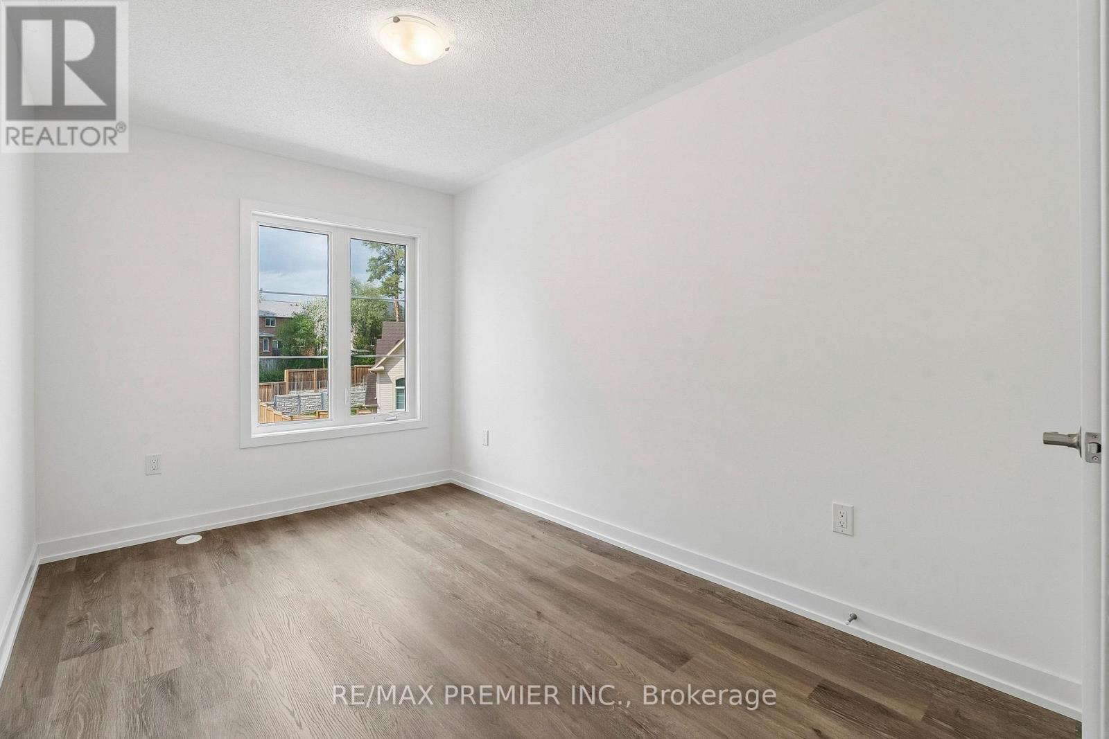 29 Lyall Stokes Circle, East Gwillimbury, ON