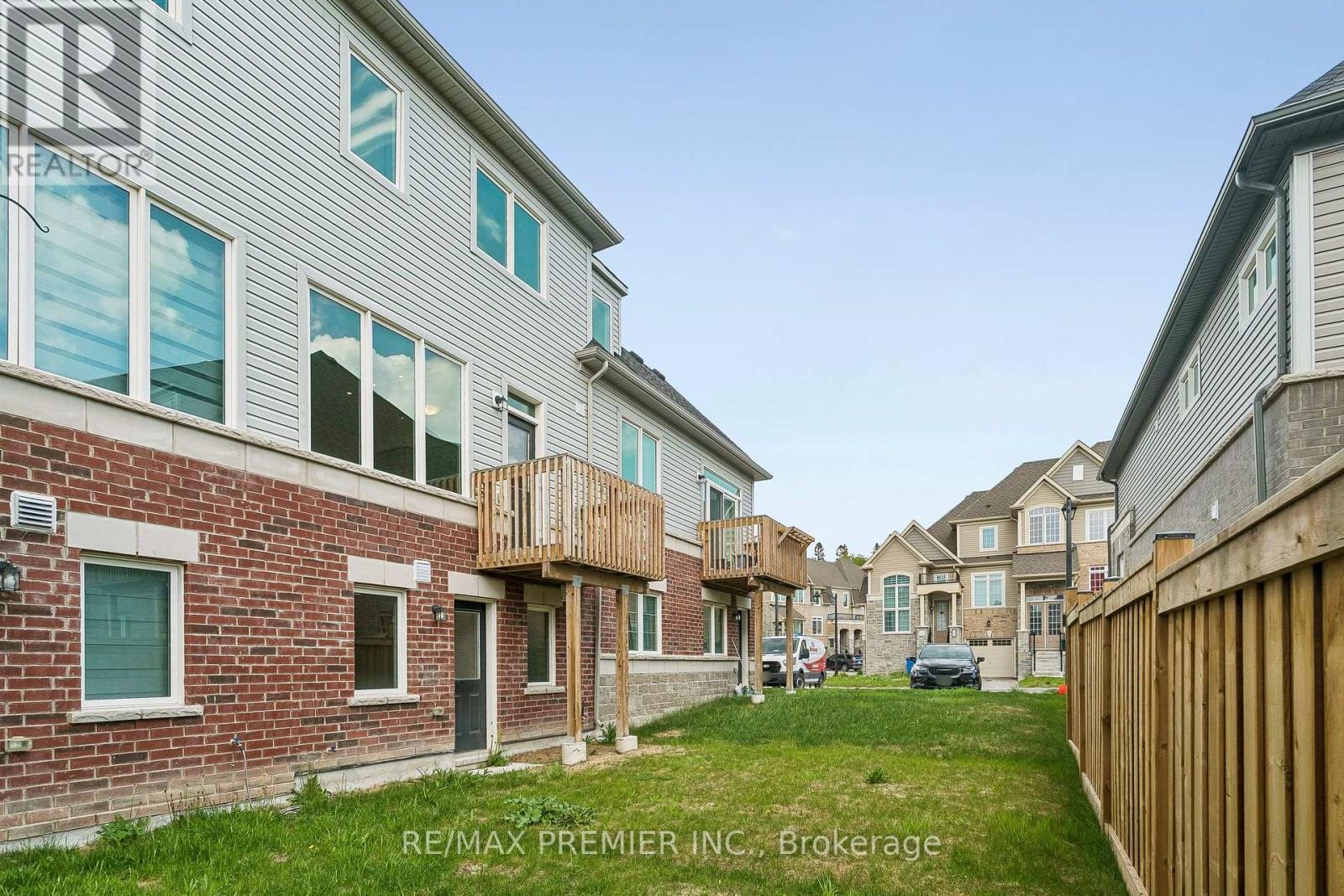 29 Lyall Stokes Circle, East Gwillimbury, ON
