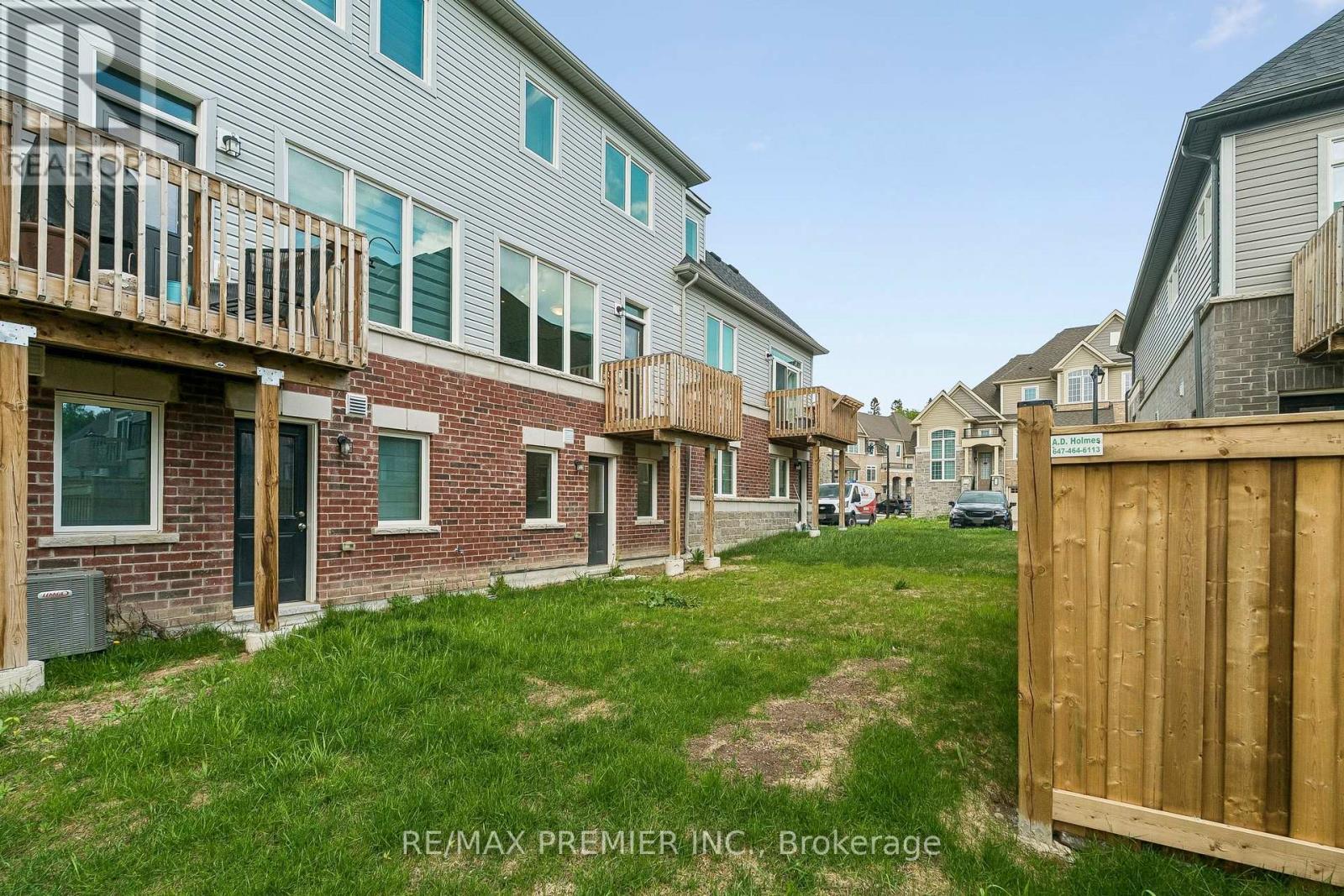 29 Lyall Stokes Circle, East Gwillimbury, ON