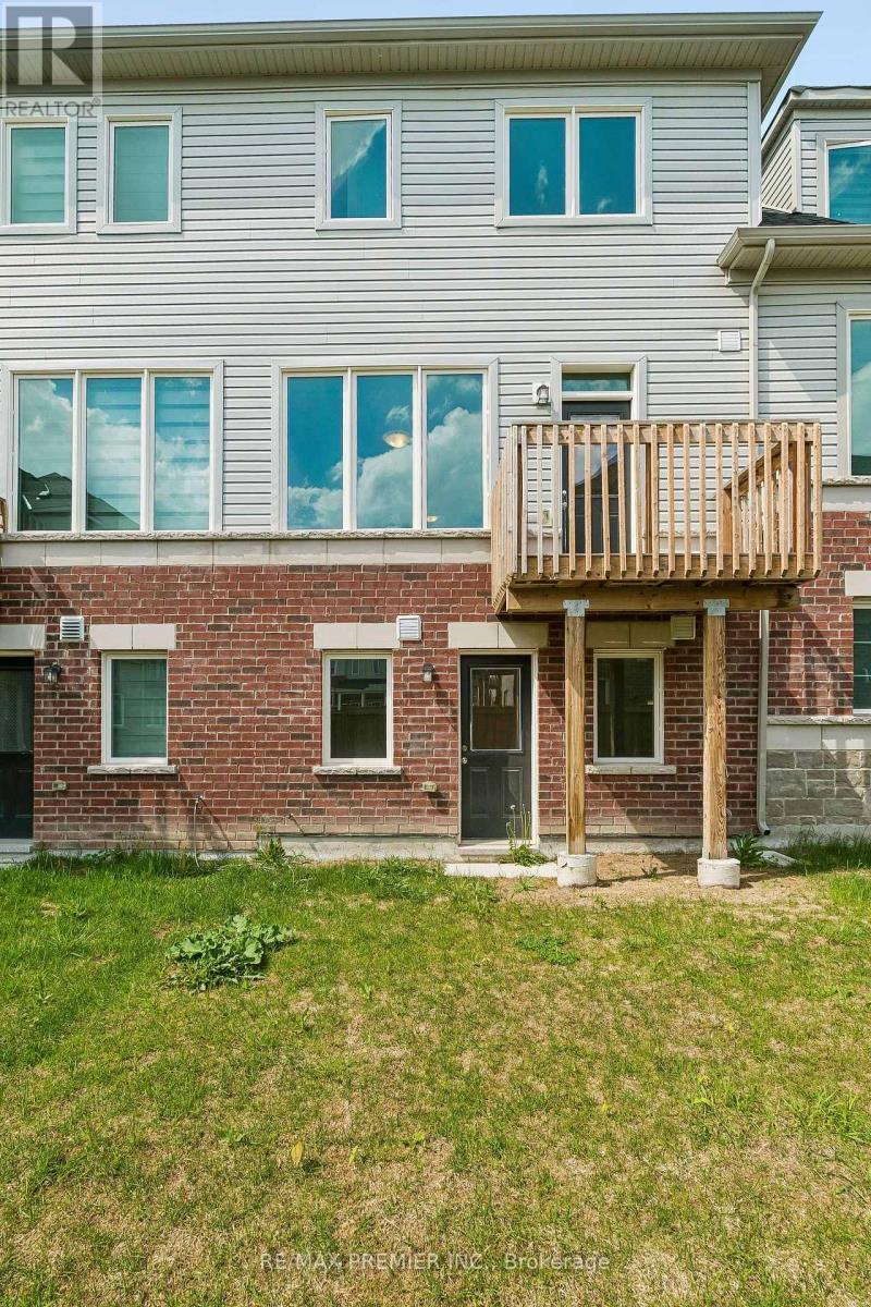 29 Lyall Stokes Circle, East Gwillimbury, ON