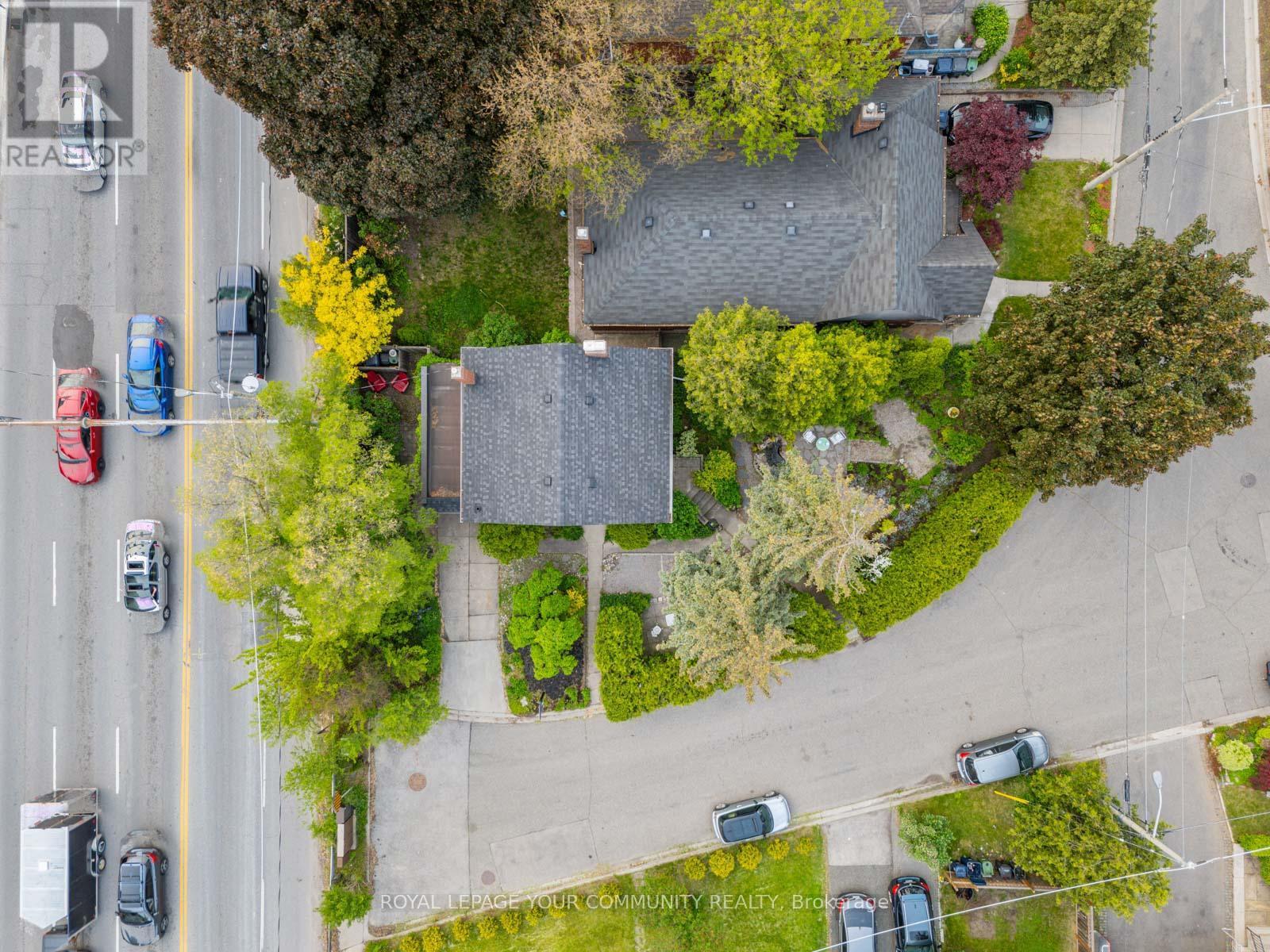 2 Four Oaks Gate, Toronto, ON