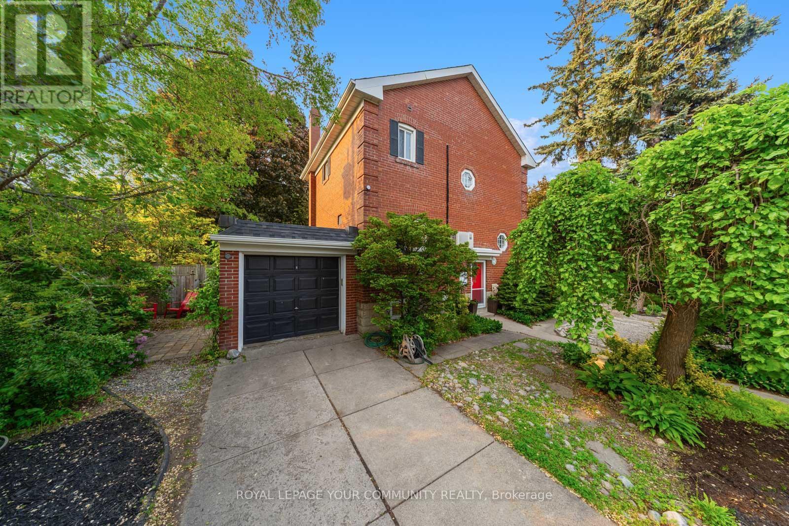 2 Four Oaks Gate, Toronto, ON