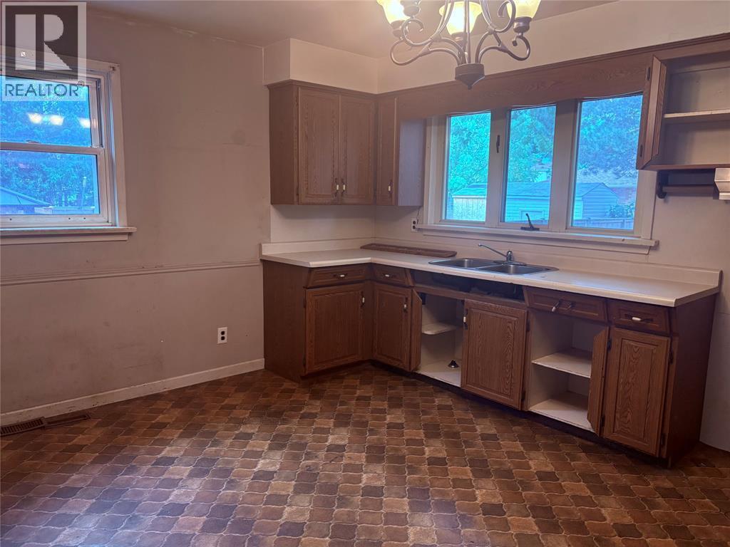 825 Elizabeth Avenue, Sarnia, ON