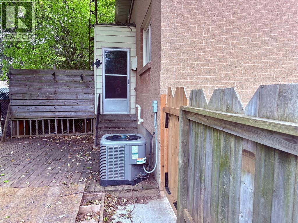 825 Elizabeth Avenue, Sarnia, ON
