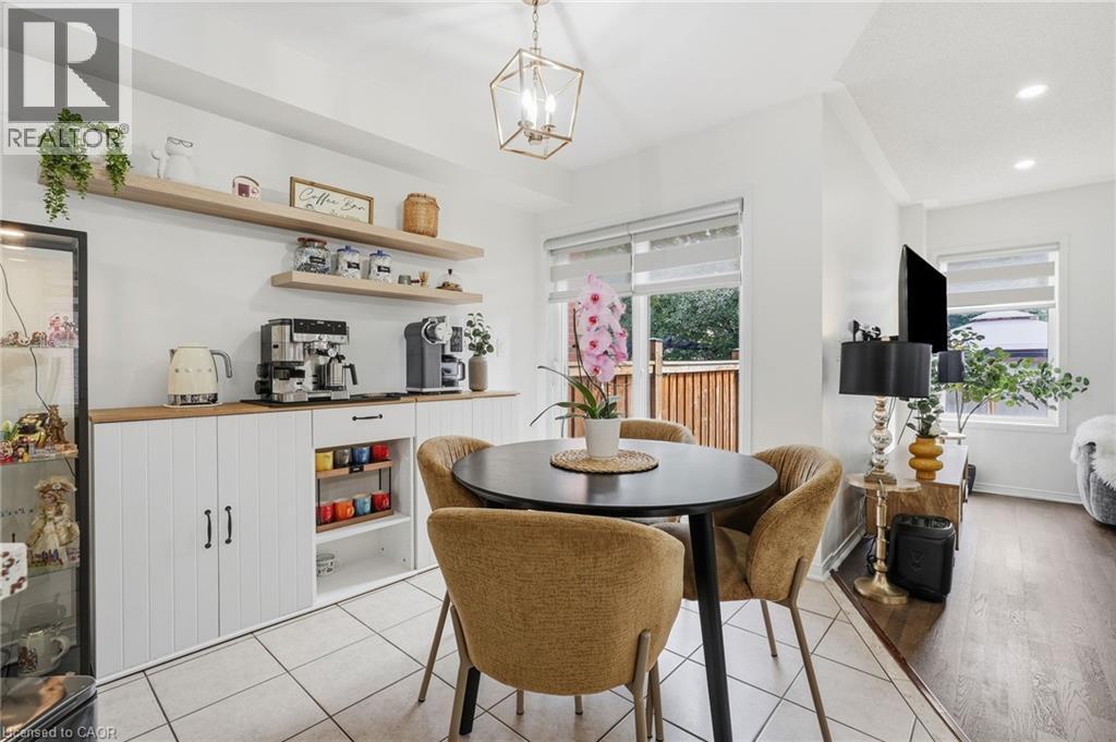 Bright Eat-In Kitchen - 4828 Verdi Street, Burlington, ON