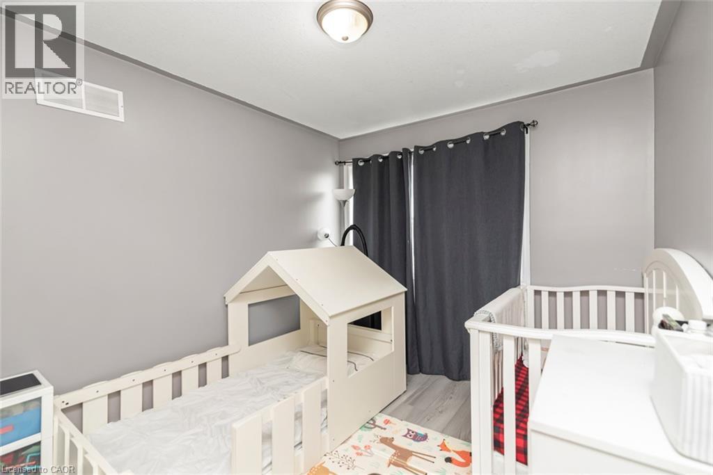 Recessed ceiling light fixture - 42 Saturn Road, Port Colborne, ON