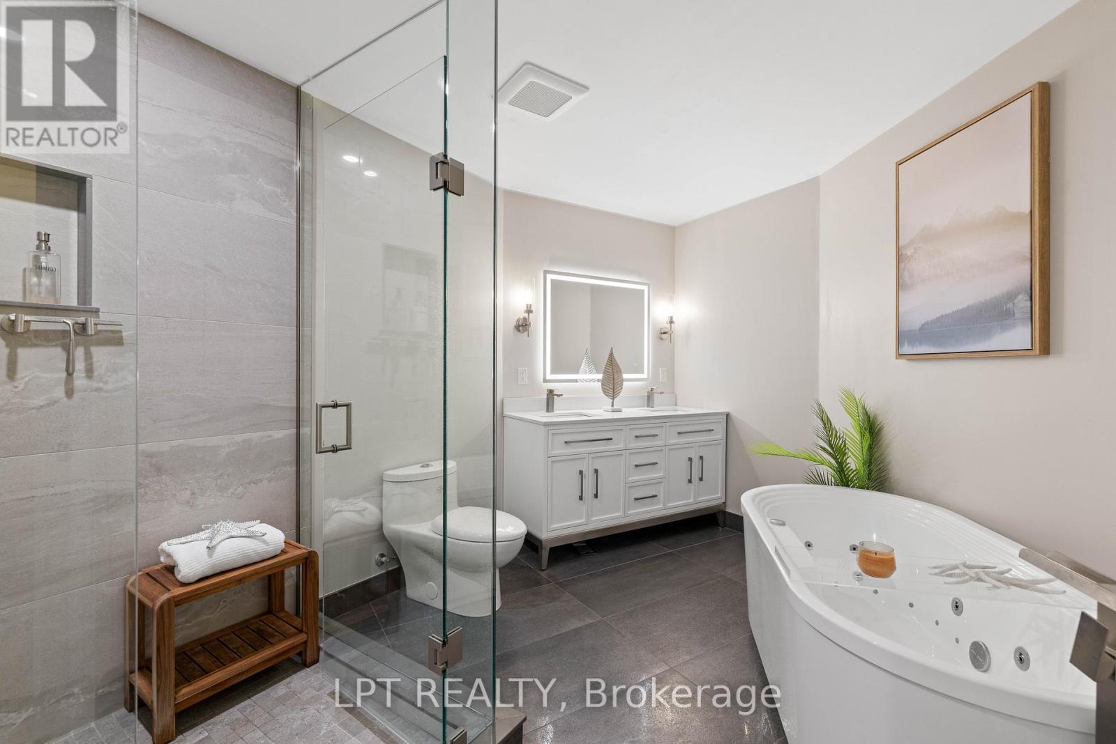 Primary Ensuite - 204 The Queensway S, Georgina, ON