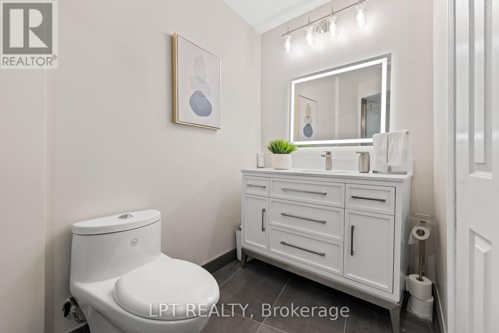 204 The Queensway S, Georgina, ON