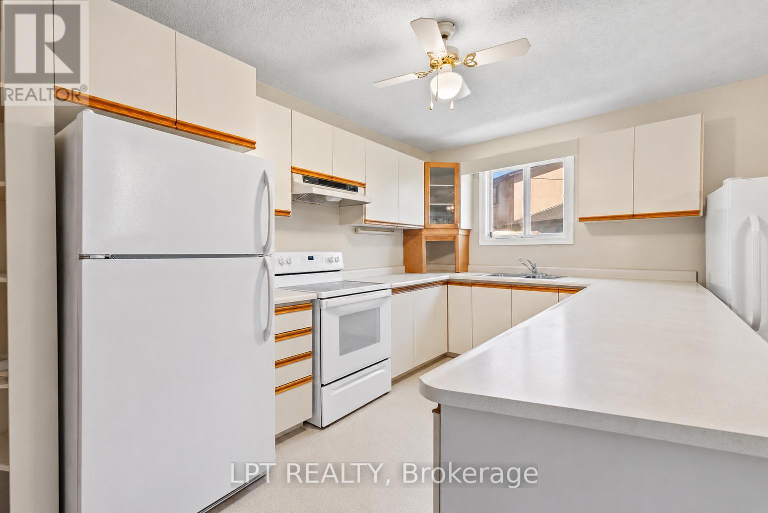 Kitchen - 204 The Queensway S, Georgina, ON