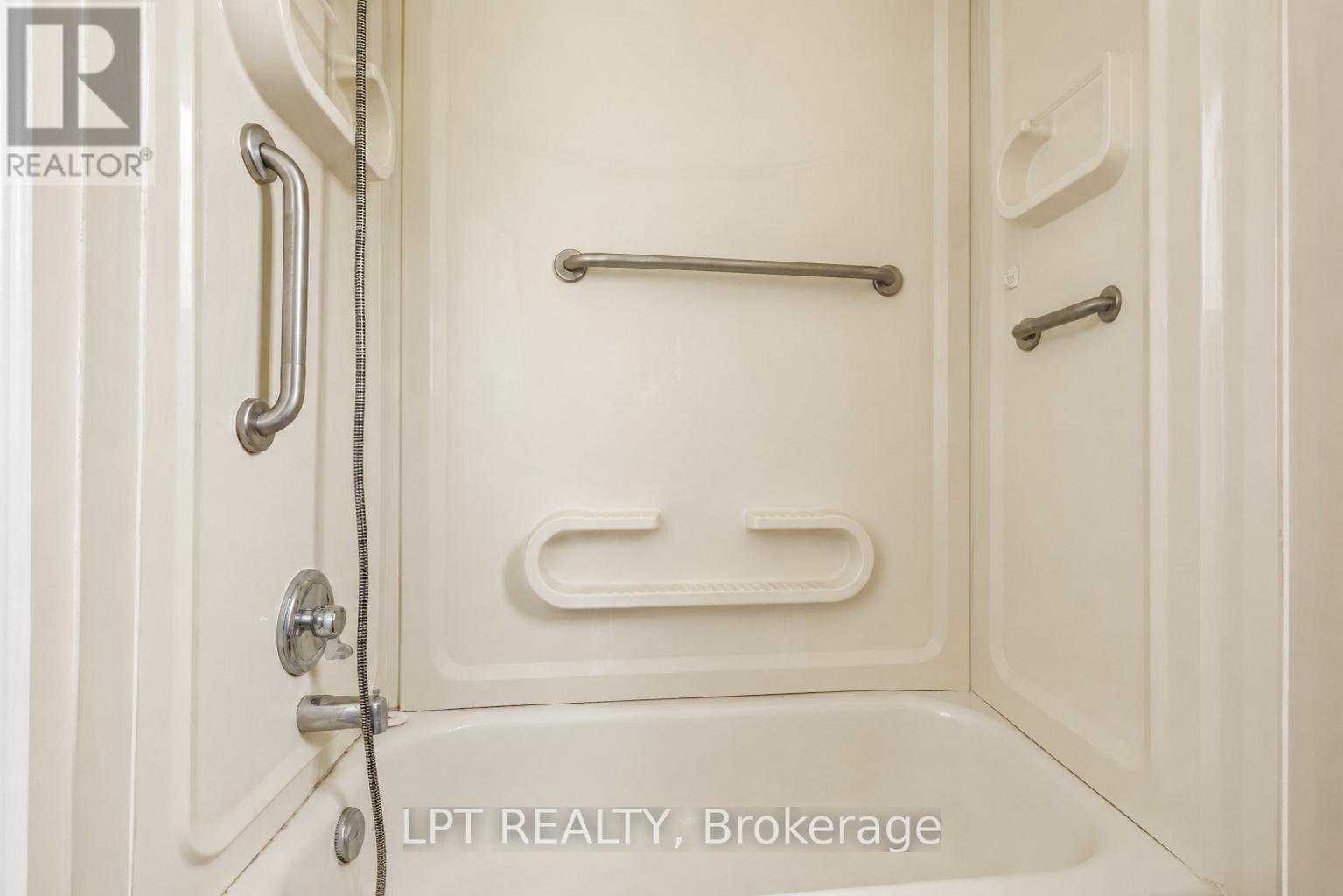 204 The Queensway S, Georgina, ON