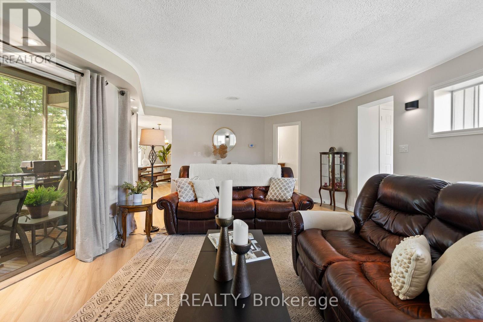 204 The Queensway S, Georgina, ON
