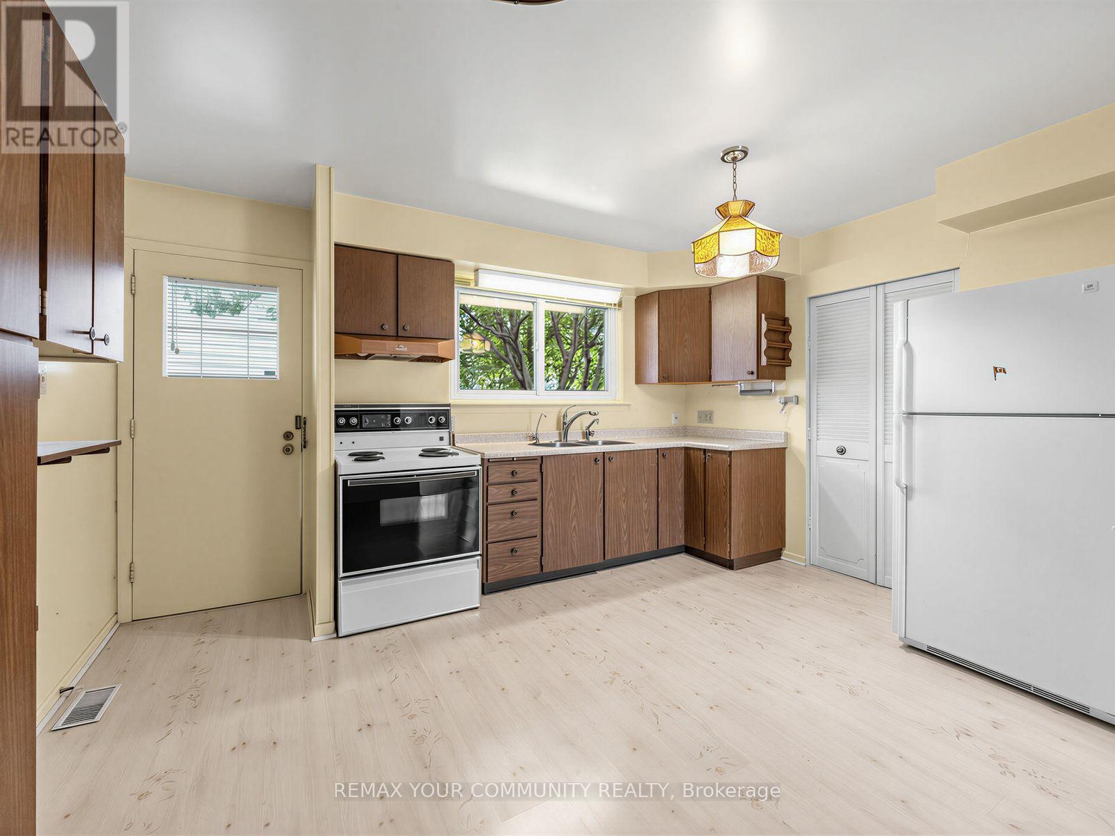 182 Bay Thorn Drive, Markham, ON