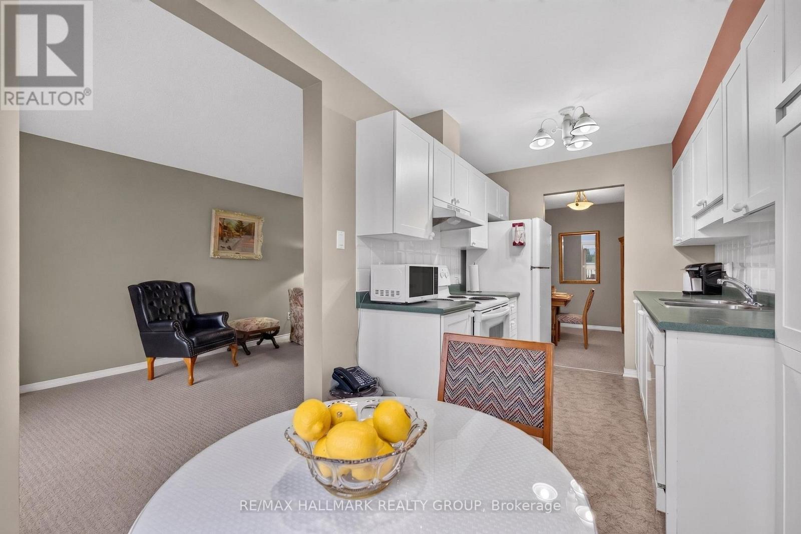 103 Tall Oak Private, Ottawa, ON