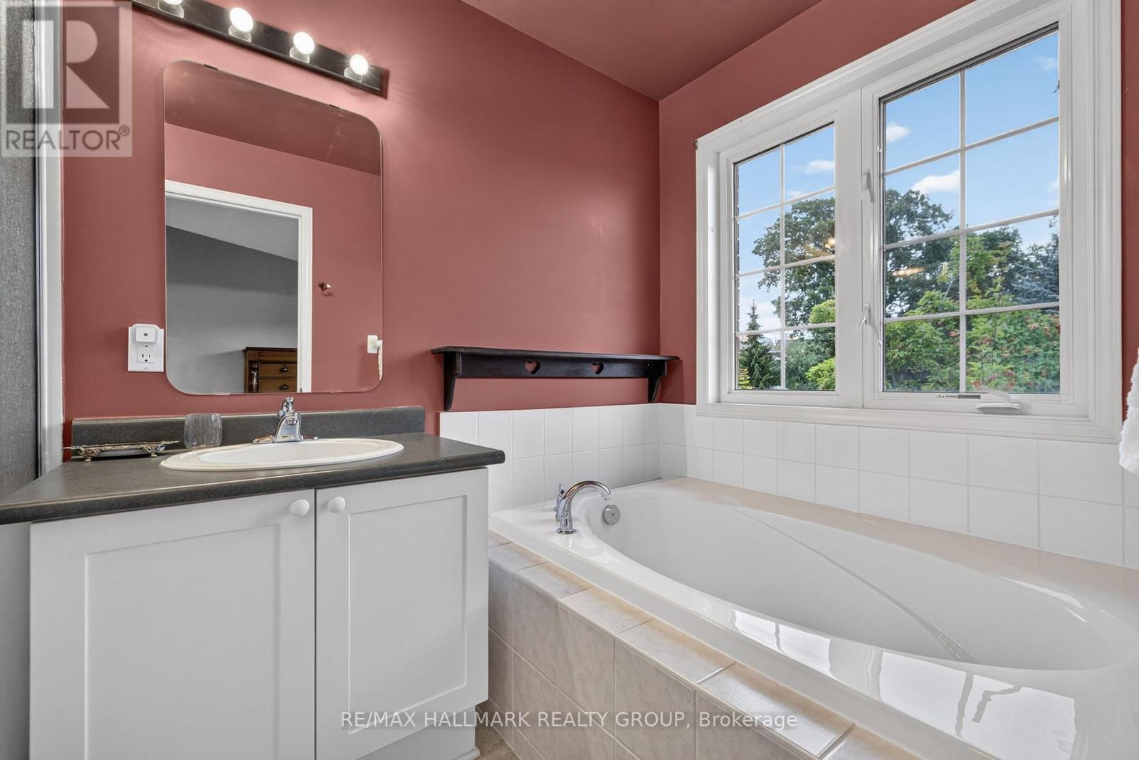 103 Tall Oak Private, Ottawa, ON