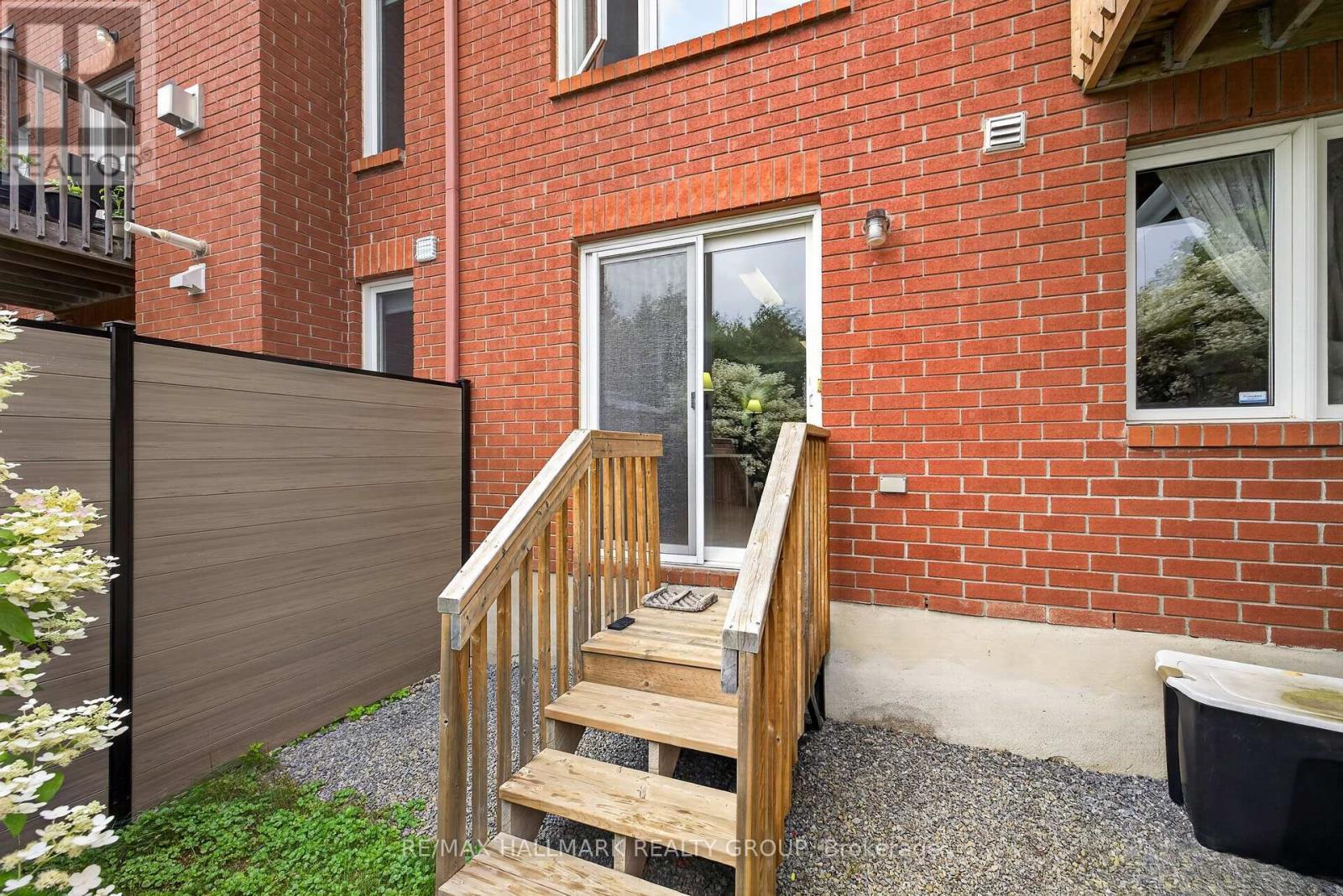 103 Tall Oak Private, Ottawa, ON