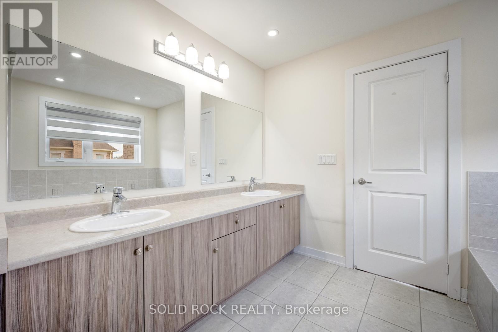 5 Piece Ensuite - 93 Parity Road, Brampton, ON