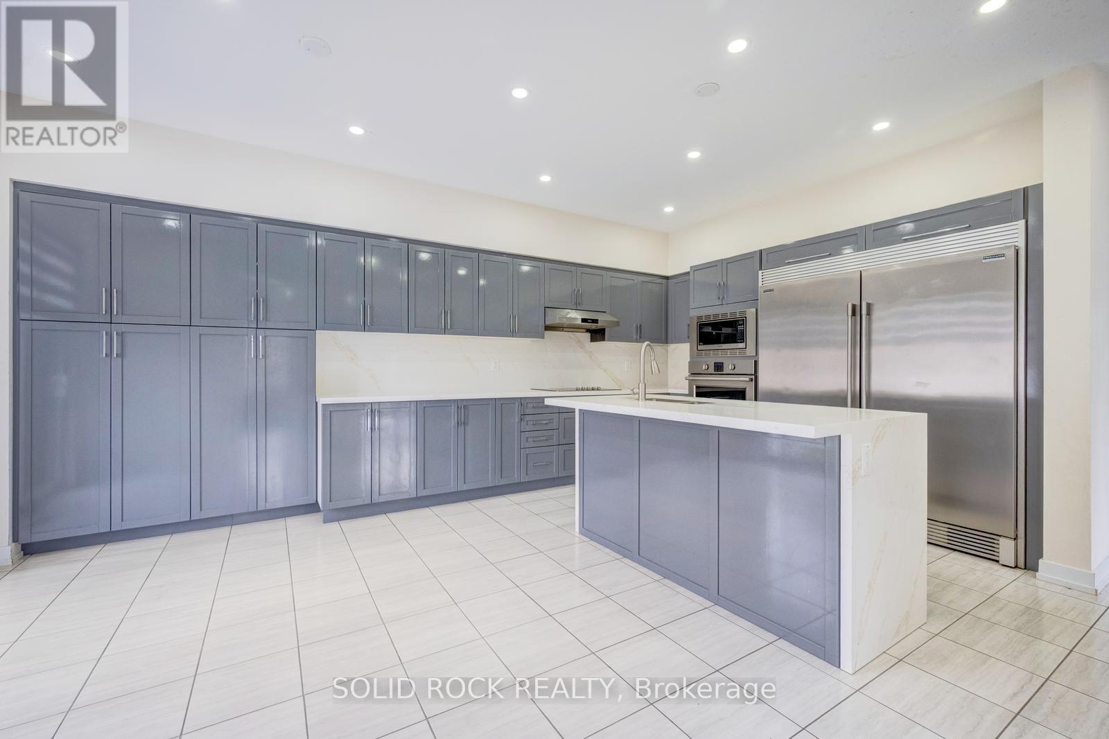 What a Kitchen!! Tons of Storage - 93 Parity Road, Brampton, ON
