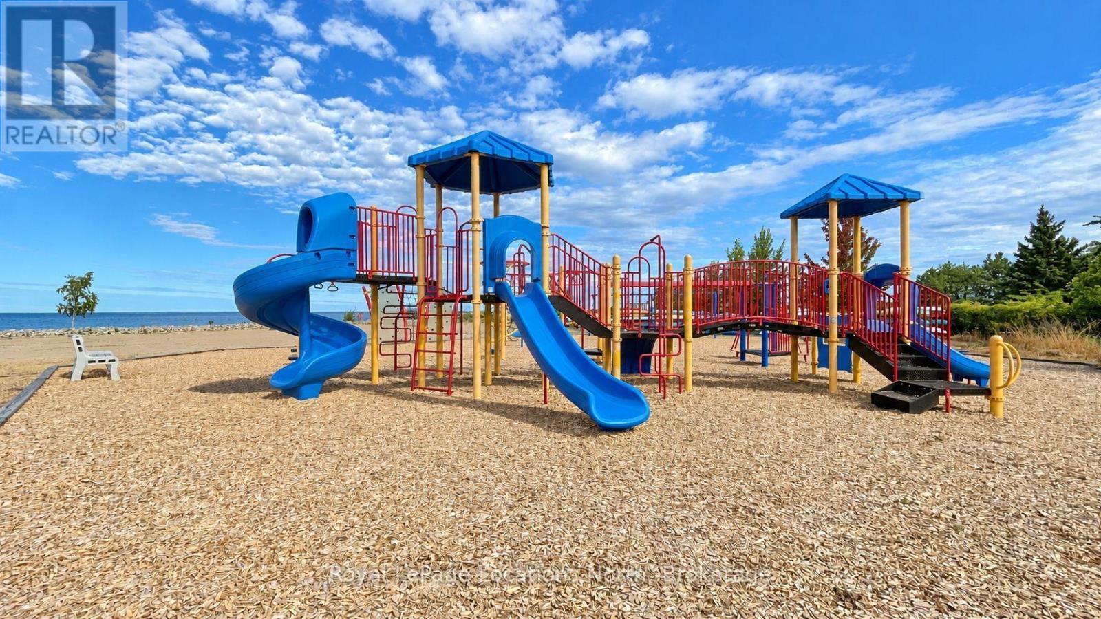 Lighthouse Point - Playground - 288 Mariners Way, Collingwood, ON
