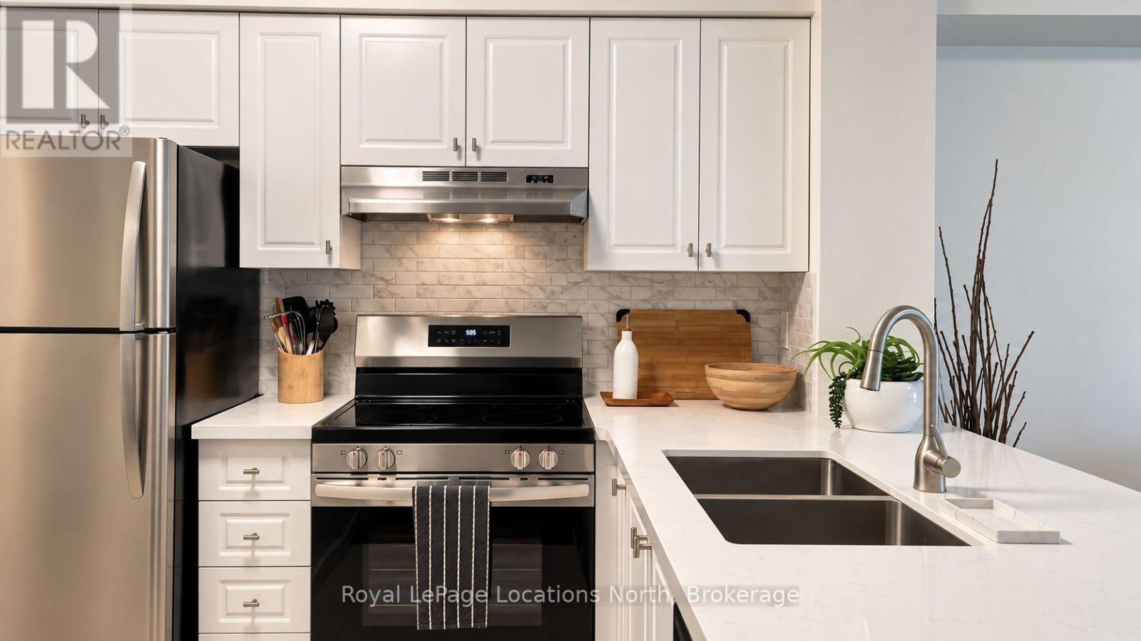 Tiled Backsplash - 288 Mariners Way, Collingwood, ON