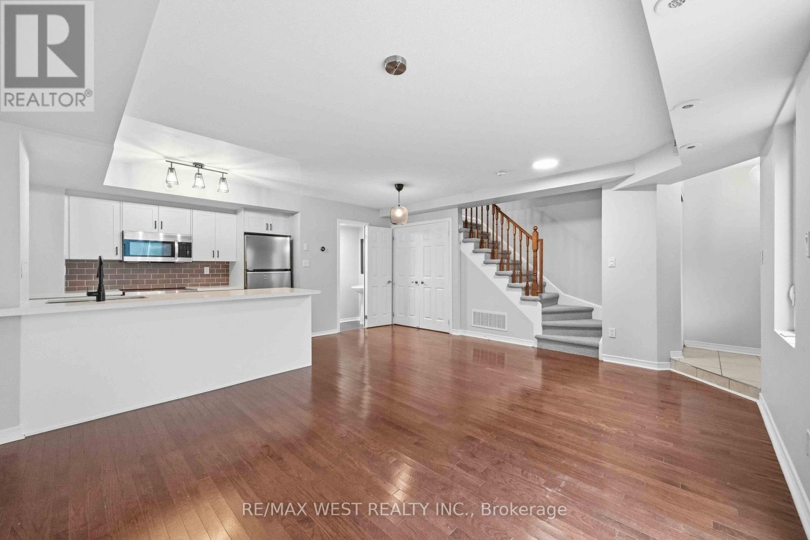 122 - 20 Elsie Lane, Toronto, ON