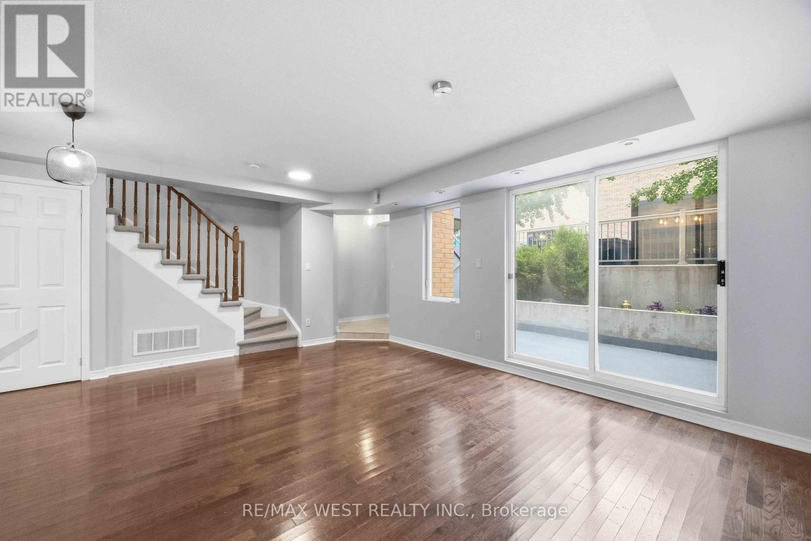 122 - 20 Elsie Lane, Toronto, ON