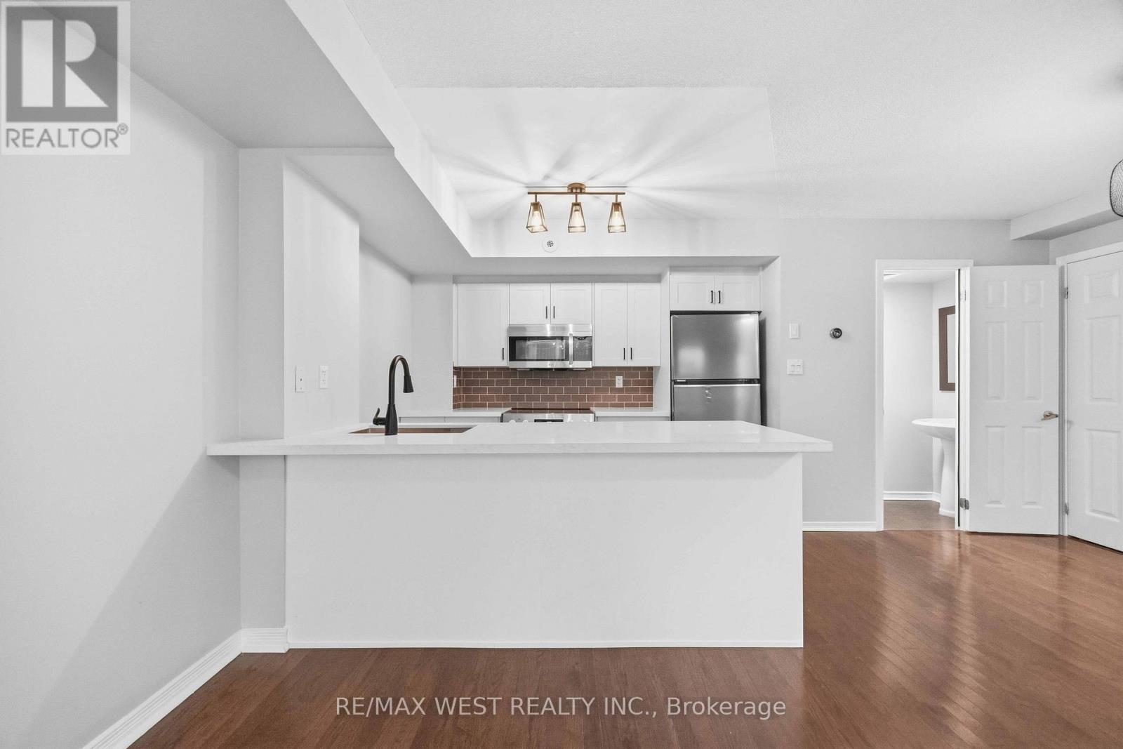 122 - 20 Elsie Lane, Toronto, ON