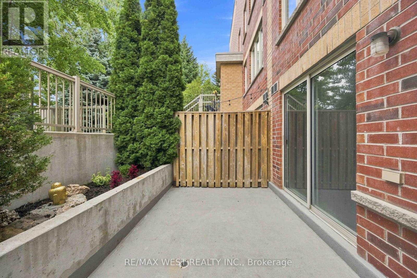 122 - 20 Elsie Lane, Toronto, ON