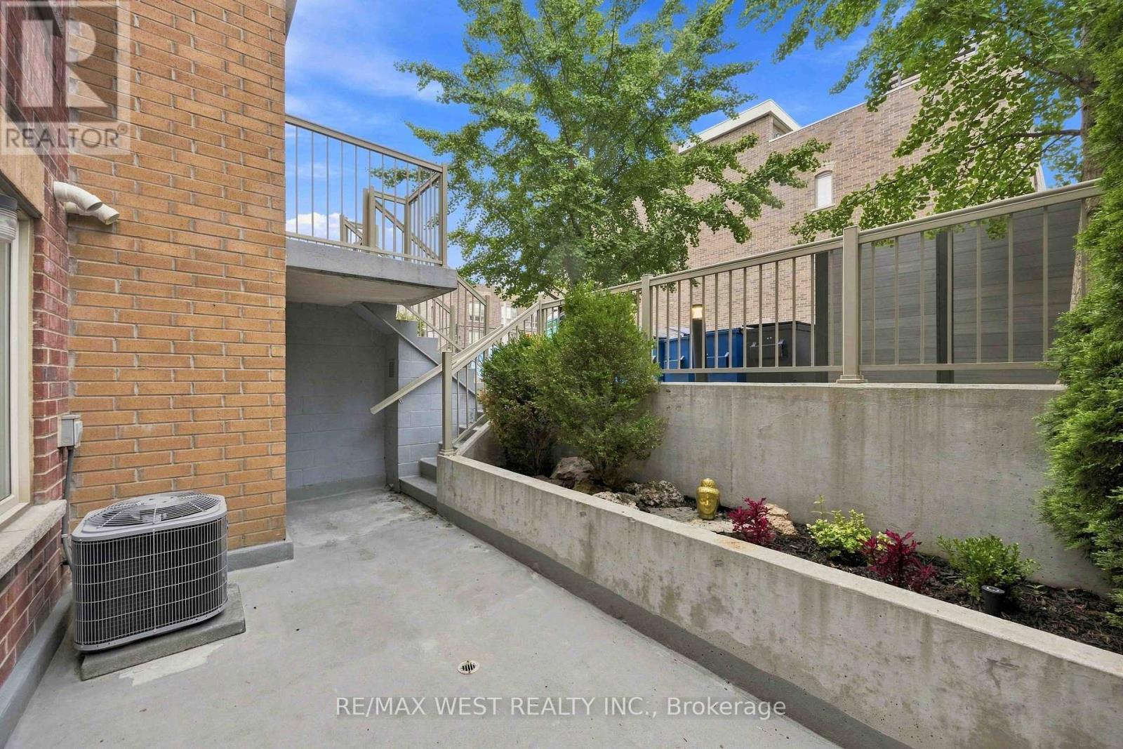 122 - 20 Elsie Lane, Toronto, ON